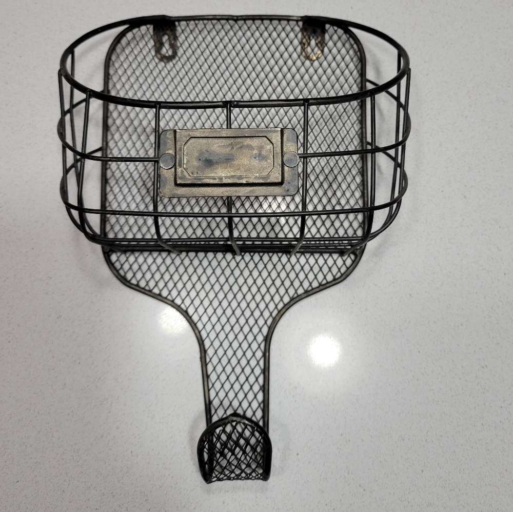 Mail Basket Metal Wire Mail Holder Wall Hook Wire Basket